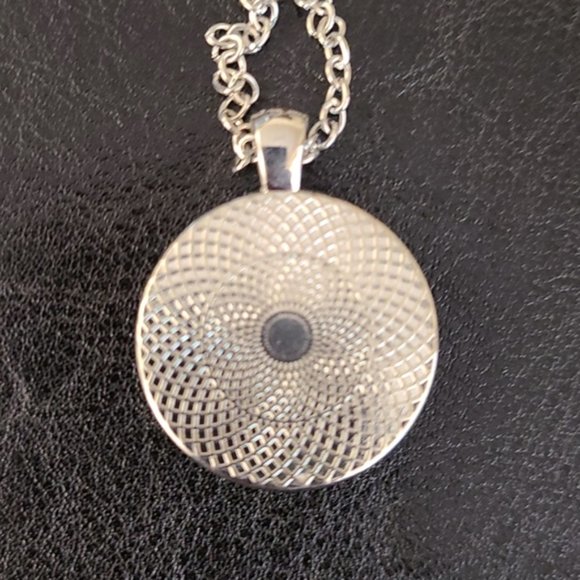 Ying & Yang Cat Pendant - Picture 5 of 8